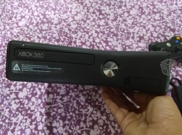 XBOX 360 Slim Semi nuevo