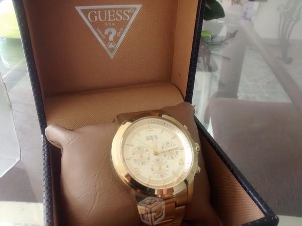 Reloj Guess elegante