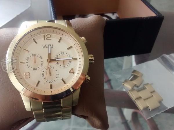 Reloj Guess elegante