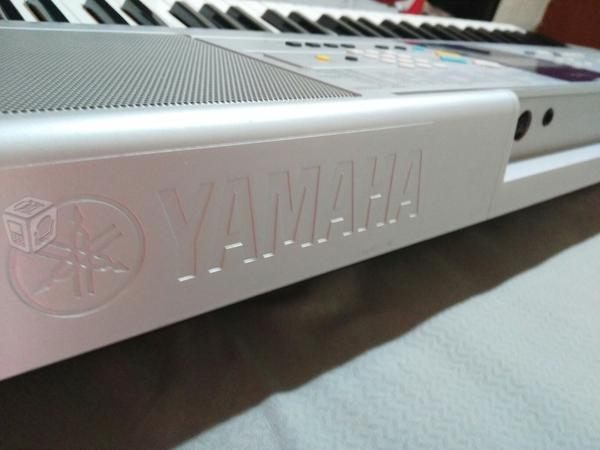 Teclado Yamaha PSR E323