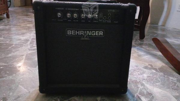 Combo 25 whats behringer