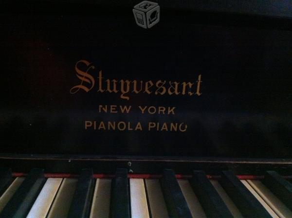 Piano Vertical Negro Stuyvesant de 1907 Muy bueno