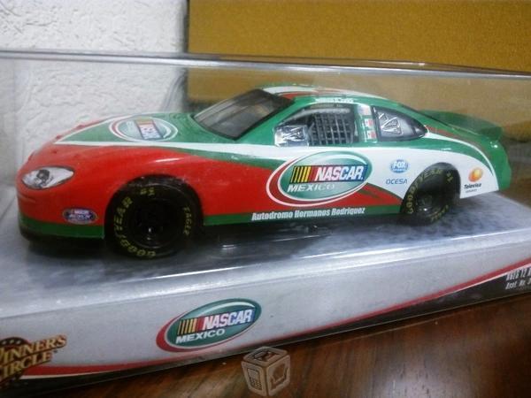 Auto de la serie nascar en mexico 2005 1/24