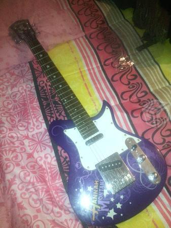 Guitarra electrica mediana funcionando bien