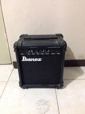 Bajo eléctrico marca Aileen y Amplificador Ibanez