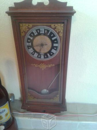 Reloj de madera