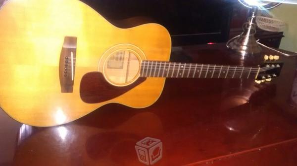 Guitarra yamaha FG-110