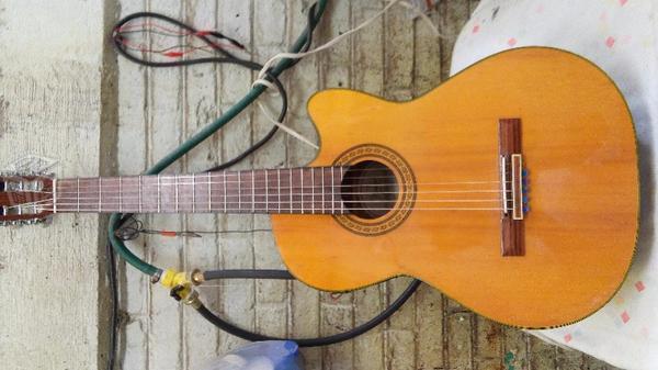 Gitarra fender electroacustica