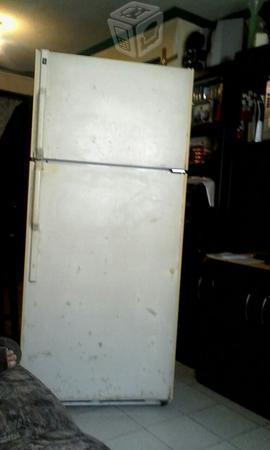 Refrigerador semi nuevo