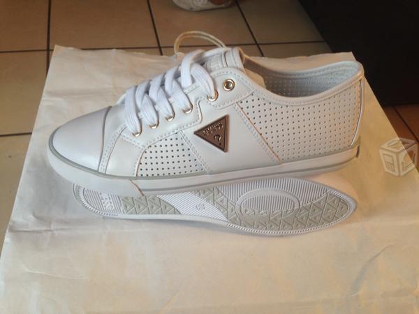 Tenis guess blancos