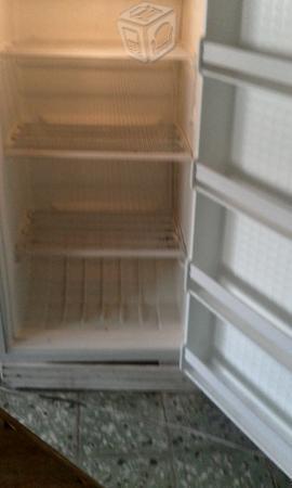 Congelador vertical Maytag