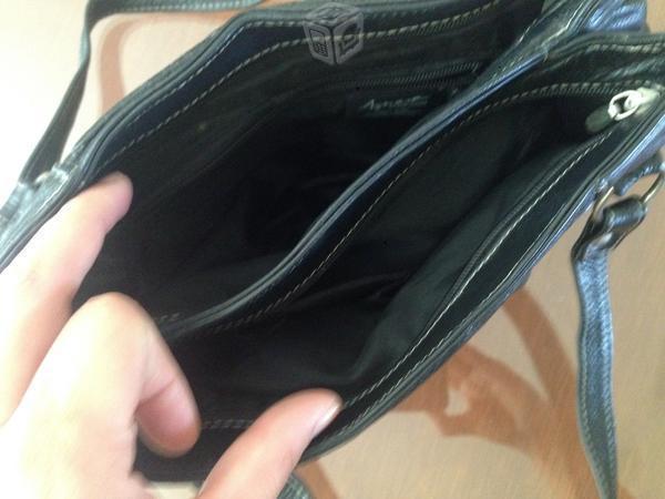 Bolsa de piel negra