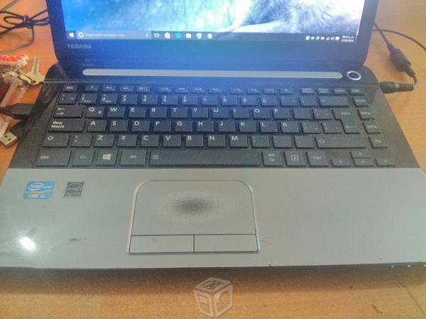 Laptop toshiba procesador i3 2.4ghz