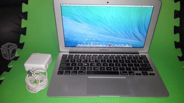 Macbook Air,Mid 2012,Core i5,4GB RAM 64 GB DD NEG