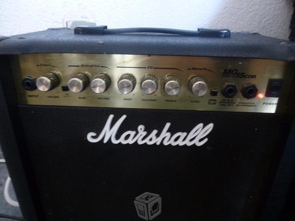 Amplificador Marshall MG 15 CDR en buen estado