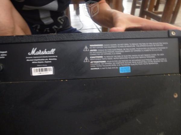 Amplificador Marshall MG 15 CDR en buen estado