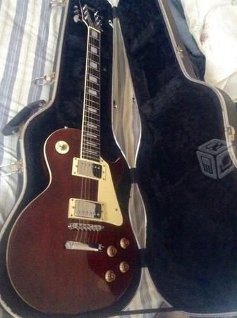 Guitarra modelo Les Paul con estuche