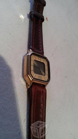 Bonito reloj para dama TIMEX