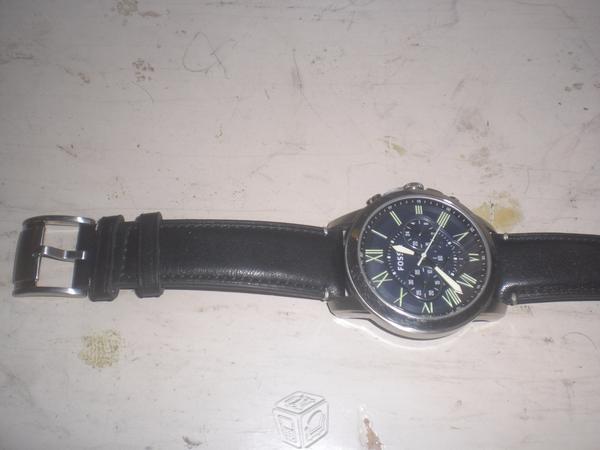 Reloj para caballero marca fossil con estencible d