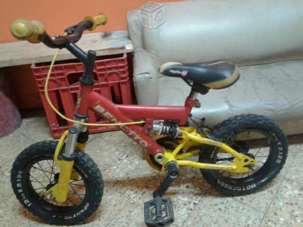 Bicicleta para niño rodada 12 incluye casco