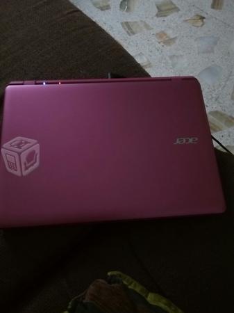 Laptop Acer E11 seminueva