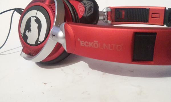 Audifonos de la marca ecko color rojos