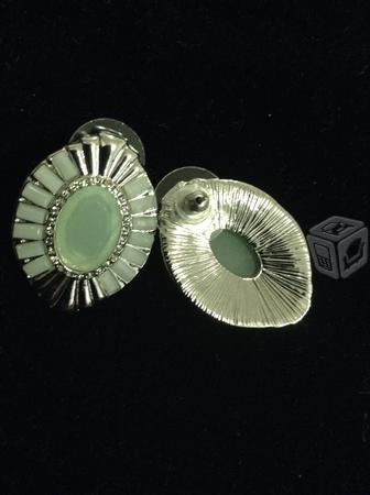 Aretes verde claro y plateados Nuevos