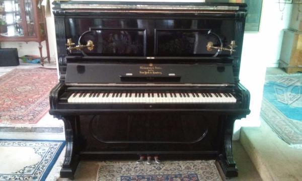 Piano Antiguo