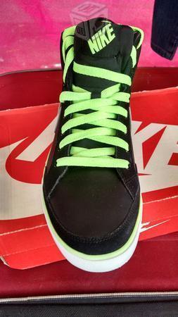 Tenis Nike capri nuevo negro 27.5