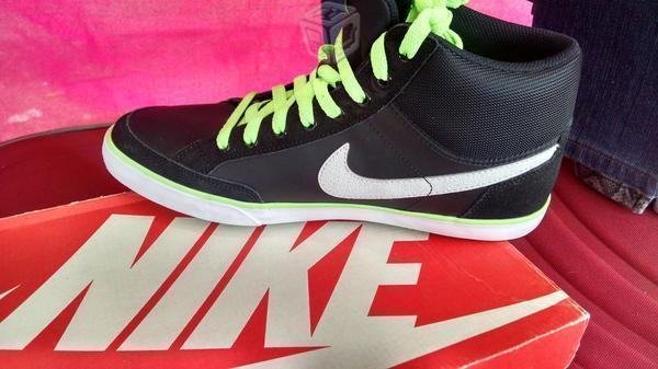Tenis Nike capri nuevo negro 27.5