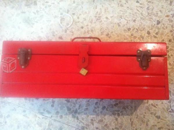 Caja de herramienta roja