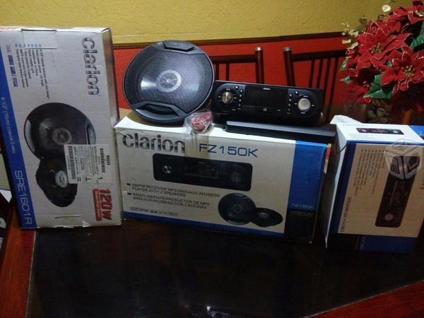 Stereo clarion con 2 bocinas