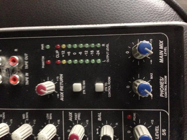 Consola mezcladora de 6 canales mix-160