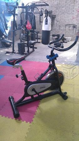 Bonita bicicleta de spinning bh fitness