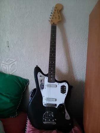Guitarra Squier Fender Jaguar ediciòn Vintage