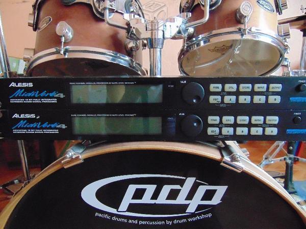 Efectos Alesis Midiver 4