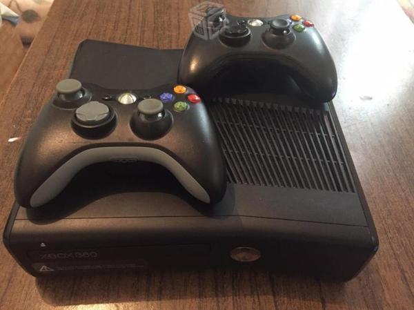 Xbox Slim 320GB 2 Controles