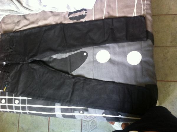 Pantalon negro encerado