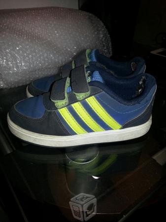 Tenis adidas para niño