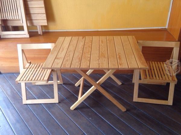 Mesa de madera con 2 sillas para exterior-interior