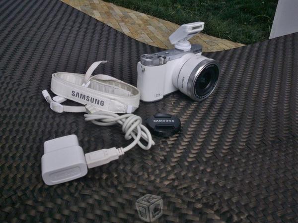Smart cámara Samsung NX3000 diseño vintage Seminue