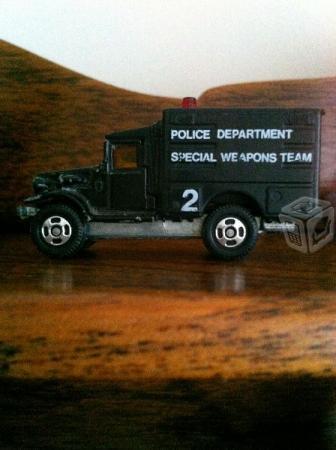 Micro Camión de Policía tomica 1978 negro 1/81