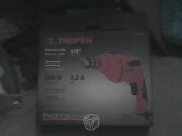 Taladro de 3/8 truper semi nuevo en caja