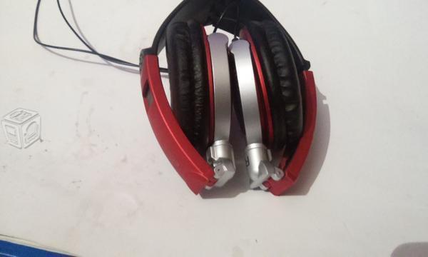 Audifonos de la marca ecko color rojos nuevos