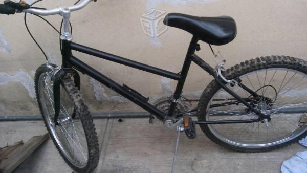 Bicicleta color negro