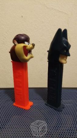 Batman y taz dispensador de dulces pez 2 figuras