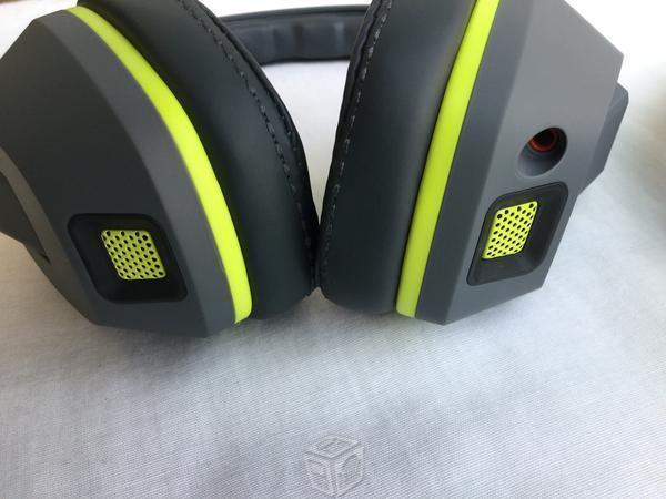 Skullcandy crusher , verde con gris, mic 1