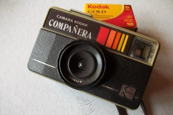 Camara Kodak compañera con su rollo