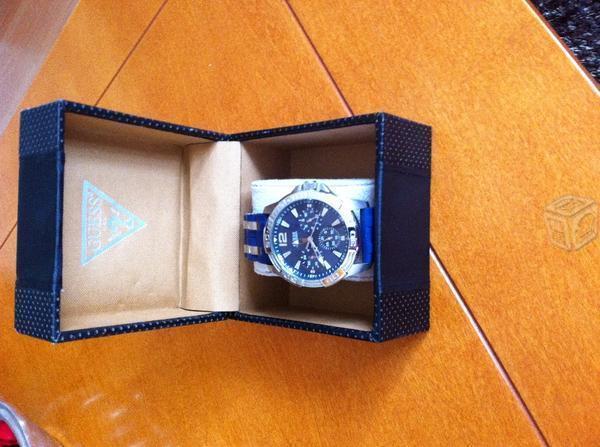 Reloj para caballero marca Guess