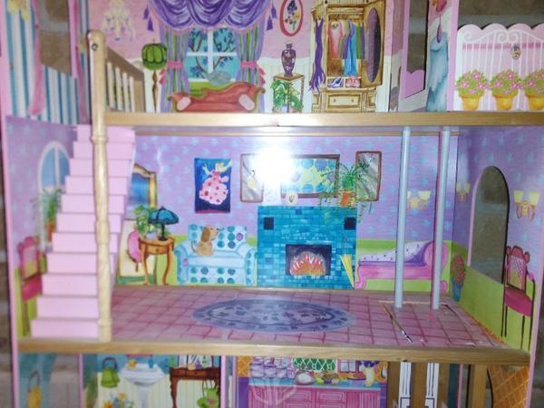 Preciosa casita de muñecas
